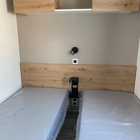 Mobile Home 营地 *